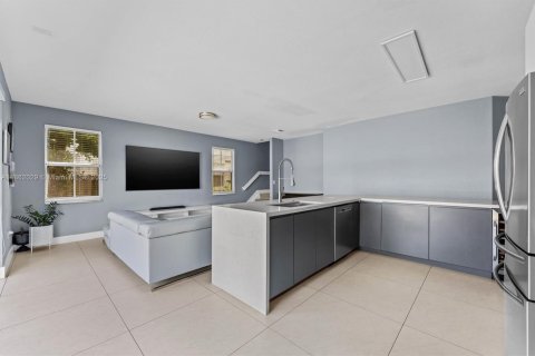 Купить виллу или дом в Дорал, Флорида 5 спален, 218.78м2, № 1891020 - фото 11