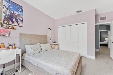 Купить виллу или дом в Дорал, Флорида 5 спален, 218.78м2, № 1891020 - фото 30