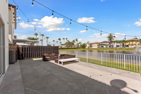 Купить виллу или дом в Дорал, Флорида 5 спален, 218.78м2, № 1891020 - фото 19