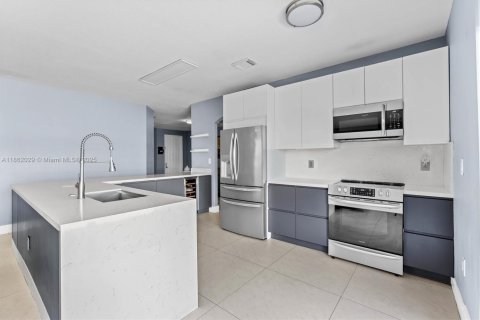 Купить виллу или дом в Дорал, Флорида 5 спален, 218.78м2, № 1891020 - фото 12