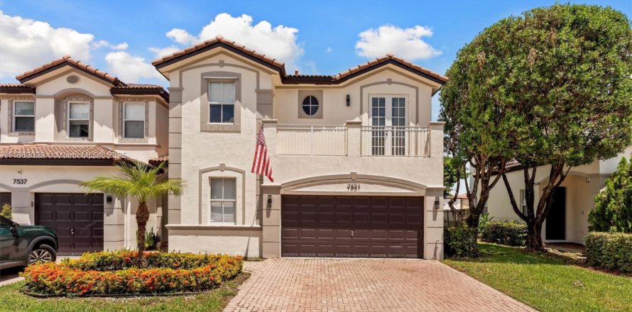 Villa ou maison à Doral, Floride 5 chambres, 218.78 m2 № 1891020