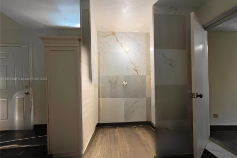 Casa en venta en North Miami, Florida, 2 dormitorios, 137.22 m2 № 1700988 - foto 13