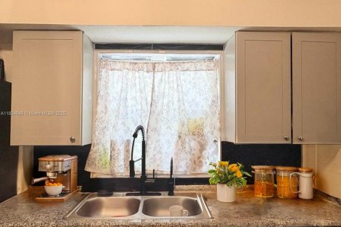 Casa en venta en North Miami, Florida, 2 dormitorios, 137.22 m2 № 1700988 - foto 4