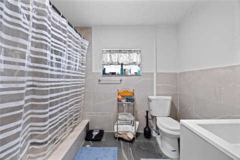 Casa en venta en North Miami, Florida, 2 dormitorios, 137.22 m2 № 1700988 - foto 18