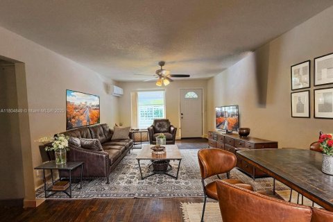 Casa en venta en North Miami, Florida, 2 dormitorios, 137.22 m2 № 1700988 - foto 2