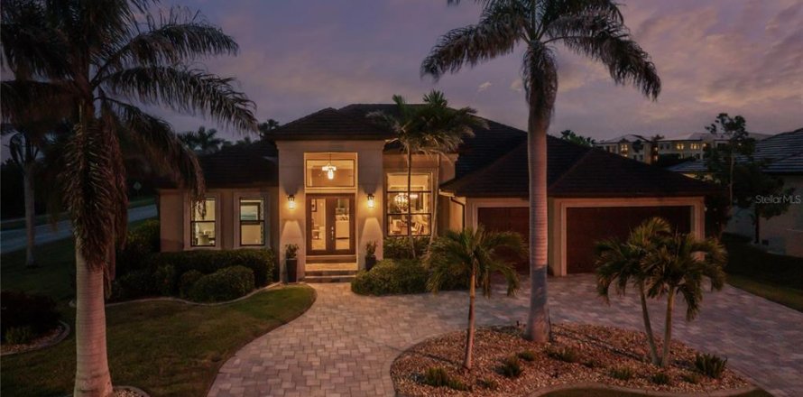 House in Punta Gorda, Florida 3 bedrooms, 248.98 sq.m. № 1557166
