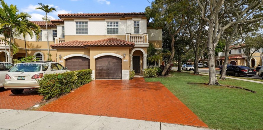 Casa en Miramar, Florida 3 dormitorios, 157.93 m2 № 1999735