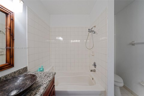 Casa en venta en Miramar, Florida, 3 dormitorios, 157.93 m2 № 1999735 - foto 22