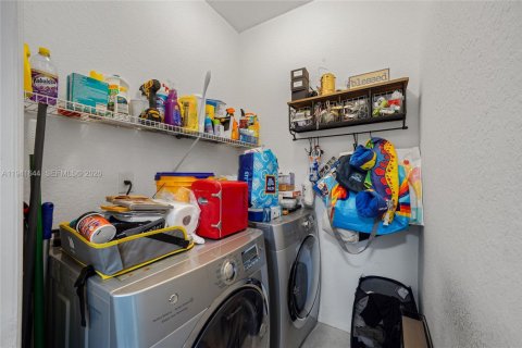 Casa en venta en Miramar, Florida, 3 dormitorios, 157.93 m2 № 1999735 - foto 12