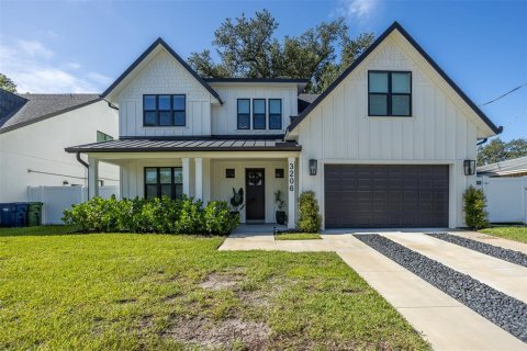 House in Tampa, Florida 5 bedrooms, 298.22 sq.m. № 2329870