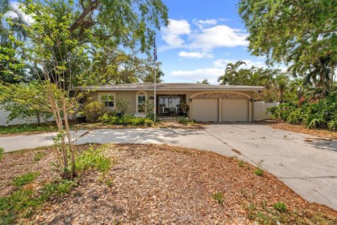 Land in Saint Petersburg, Florida № 1612371 - photo 1
