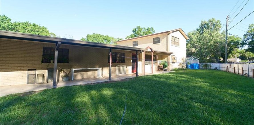 Commercial property in Lutz, Florida 3 bedrooms, 267.65 sq.m. № 1769746