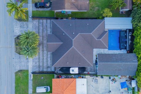 Casa en venta en Miami, Florida, 6 dormitorios, 359.62 m2 № 1992217 - foto 14