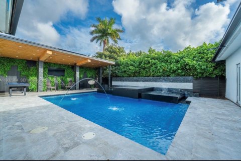 Casa en venta en Miami, Florida, 6 dormitorios, 359.62 m2 № 1992217 - foto 7