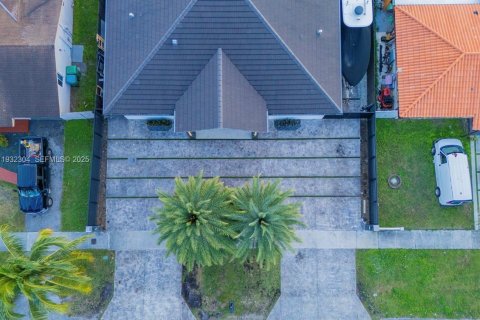 Casa en venta en Miami, Florida, 6 dormitorios, 359.62 m2 № 1992217 - foto 17