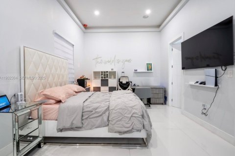 Купить виллу или дом в Майами, Флорида 6 спален, 359.62м2, № 1992217 - фото 21