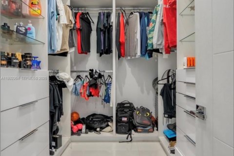 Купить виллу или дом в Майами, Флорида 6 спален, 359.62м2, № 1992217 - фото 19