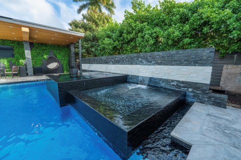Casa en venta en Miami, Florida, 6 dormitorios, 359.62 m2 № 1992217 - foto 8