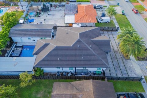 Casa en venta en Miami, Florida, 6 dormitorios, 359.62 m2 № 1992217 - foto 16