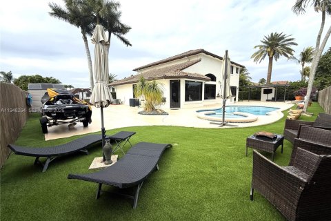 Casa en venta en Miami, Florida, 4 dormitorios, 319.49 m2 № 2057721 - foto 17