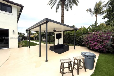 Casa en venta en Miami, Florida, 4 dormitorios, 319.49 m2 № 2057721 - foto 18