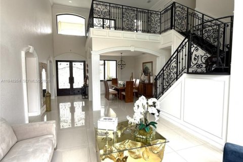 Casa en venta en Miami, Florida, 4 dormitorios, 319.49 m2 № 2057721 - foto 5