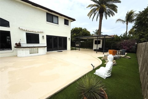 Casa en venta en Miami, Florida, 4 dormitorios, 319.49 m2 № 2057721 - foto 15