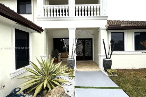 Casa en venta en Miami, Florida, 4 dormitorios, 319.49 m2 № 2057721 - foto 3