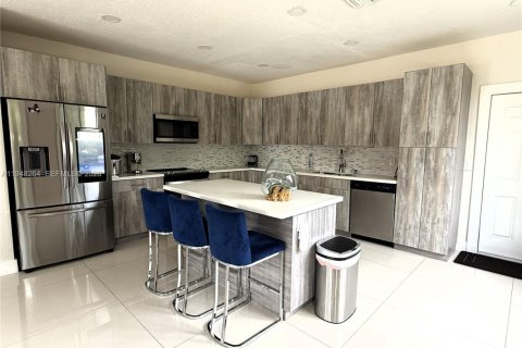 Casa en venta en Miami, Florida, 4 dormitorios, 319.49 m2 № 2057721 - foto 9