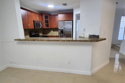 Adosado en venta en Miami, Florida, 3 dormitorios, 133.04 m2 № 2029624 - foto 9