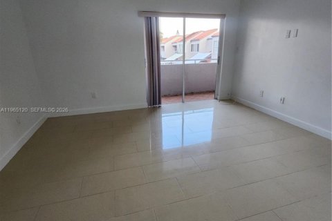 Adosado en venta en Miami, Florida, 3 dormitorios, 133.04 m2 № 2029624 - foto 5