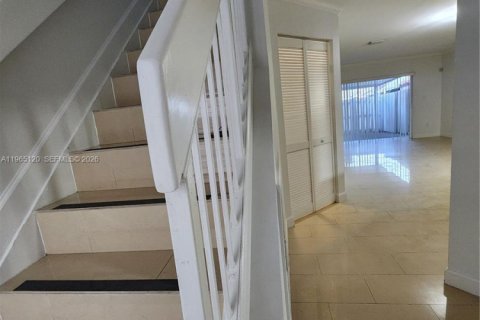 Adosado en venta en Miami, Florida, 3 dormitorios, 133.04 m2 № 2029624 - foto 23