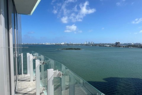 Condo in Miami, Florida, 1 bedroom  № 2017268 - photo 3