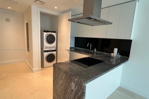 Condo in Miami, Florida, 1 bedroom  № 2017268 - photo 10