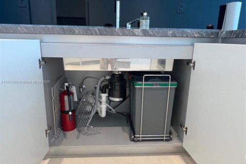 Condo in Miami, Florida, 1 bedroom  № 2017268 - photo 20