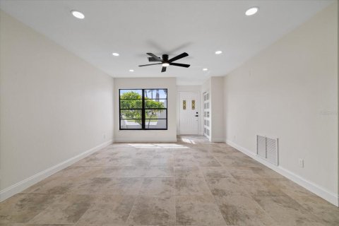 Villa ou maison à vendre à Holiday, Floride: 3 chambres, 129.32 m2 № 2388357 - photo 5