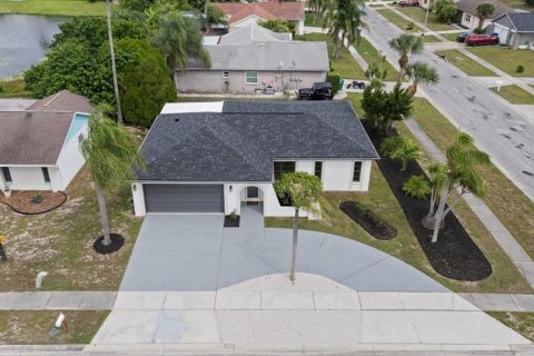 Villa ou maison à vendre à Holiday, Floride: 3 chambres, 129.32 m2 № 2388357 - photo 2
