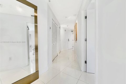 Condominio en alquiler en Miami Beach, Florida, 3 dormitorios, 114.27 m2 № 1954381 - foto 9
