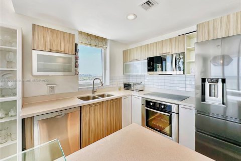 Condominio en alquiler en Miami Beach, Florida, 3 dormitorios, 114.27 m2 № 1954381 - foto 4