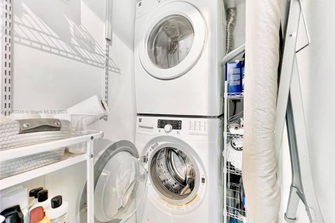 Condominio en alquiler en Miami Beach, Florida, 3 dormitorios, 114.27 m2 № 1954381 - foto 28