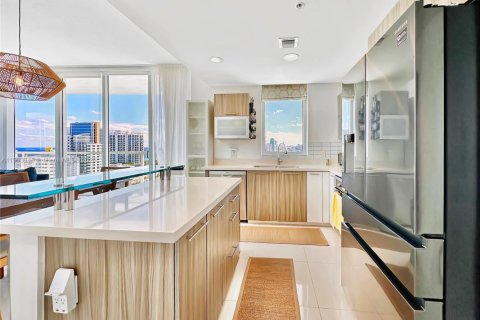 Condominio en alquiler en Miami Beach, Florida, 3 dormitorios, 114.27 m2 № 1954381 - foto 3