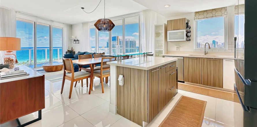 Condominio en Miami Beach, Florida, 3 dormitorios  № 1954381