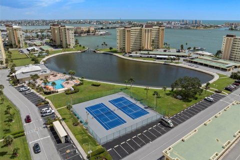 Condo in Saint Petersburg, Florida, 1 bedroom  № 1906525 - photo 22