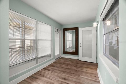 Condo in Saint Petersburg, Florida, 1 bedroom  № 1906525 - photo 4