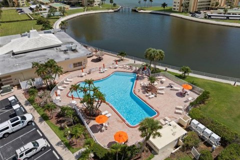 Condo in Saint Petersburg, Florida, 1 bedroom  № 1906525 - photo 19