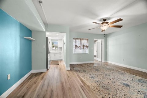 Condo in Saint Petersburg, Florida, 1 bedroom  № 1906525 - photo 8