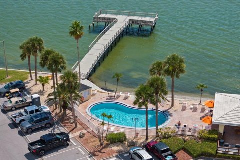 Condo in Saint Petersburg, Florida, 1 bedroom  № 1906525 - photo 21