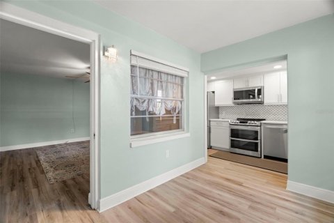 Condo in Saint Petersburg, Florida, 1 bedroom  № 1906525 - photo 5