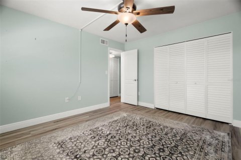 Condo in Saint Petersburg, Florida, 1 bedroom  № 1906525 - photo 17