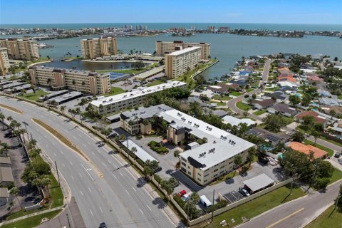 Condo in Saint Petersburg, Florida, 1 bedroom  № 1906525 - photo 26